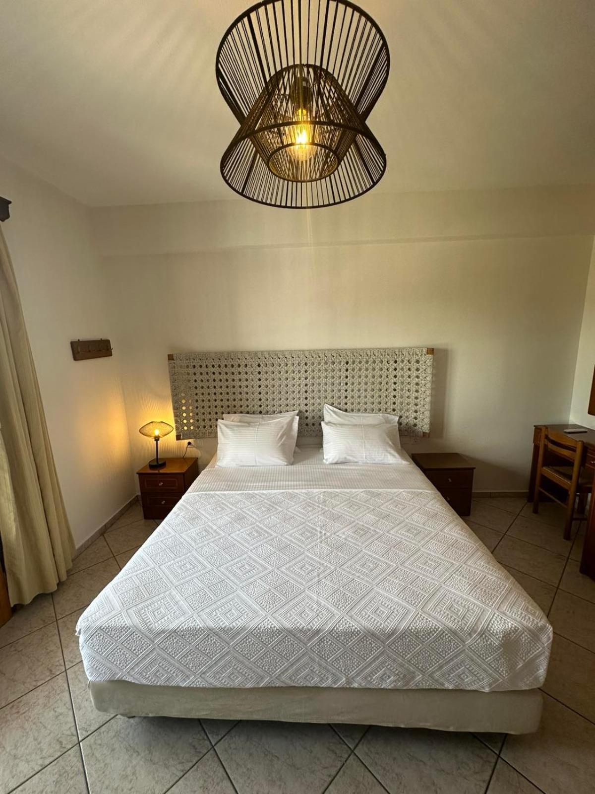 Kavos Apartments Alonissos Patitiri Værelse billede